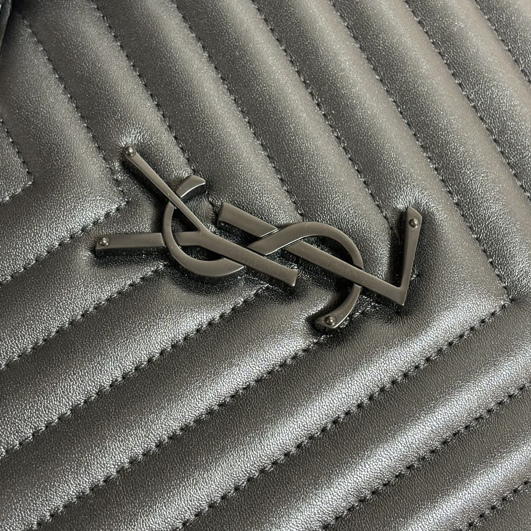 YSL LOU camera bag in quilted leather 23x16x6cm