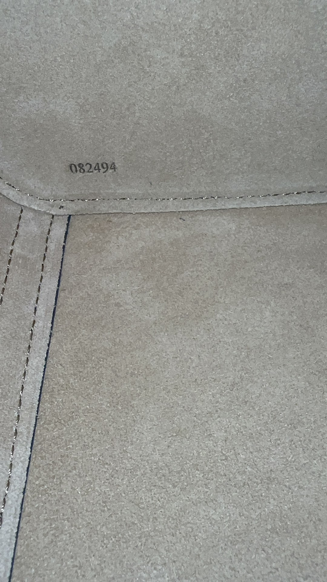 LOEWE Mini Pebble bucket in mellow calfskin 19.5x16x16cm