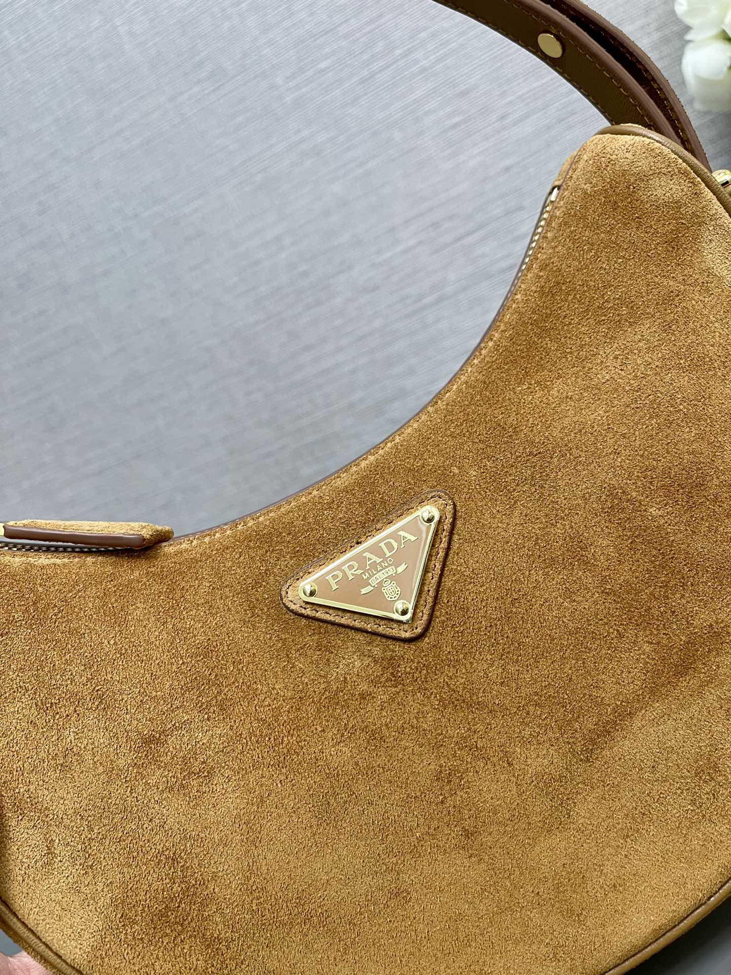 Prada Arqué suede shoulder bag 22.5x18.5x6.5cm