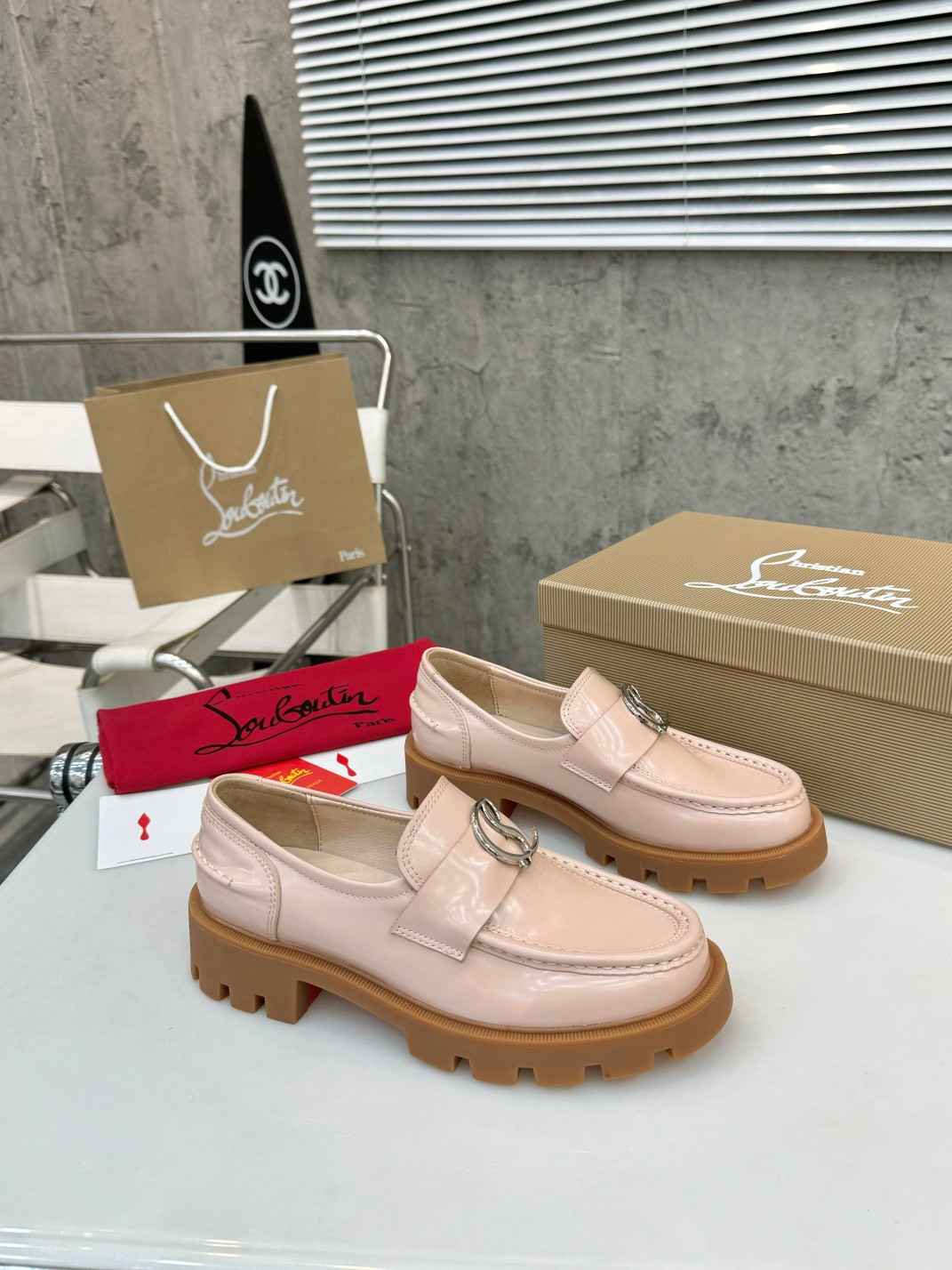 UA Christian Louboutin(CL) logo design,the latest runway version of the red-soled shoes