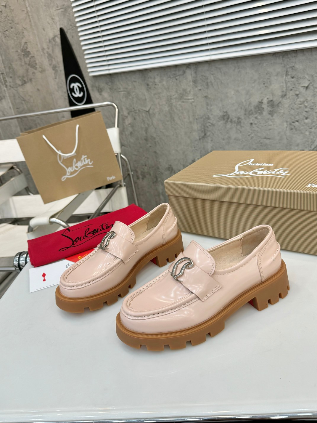 UA Christian Louboutin(CL) logo design,the latest runway version of the red-soled shoes