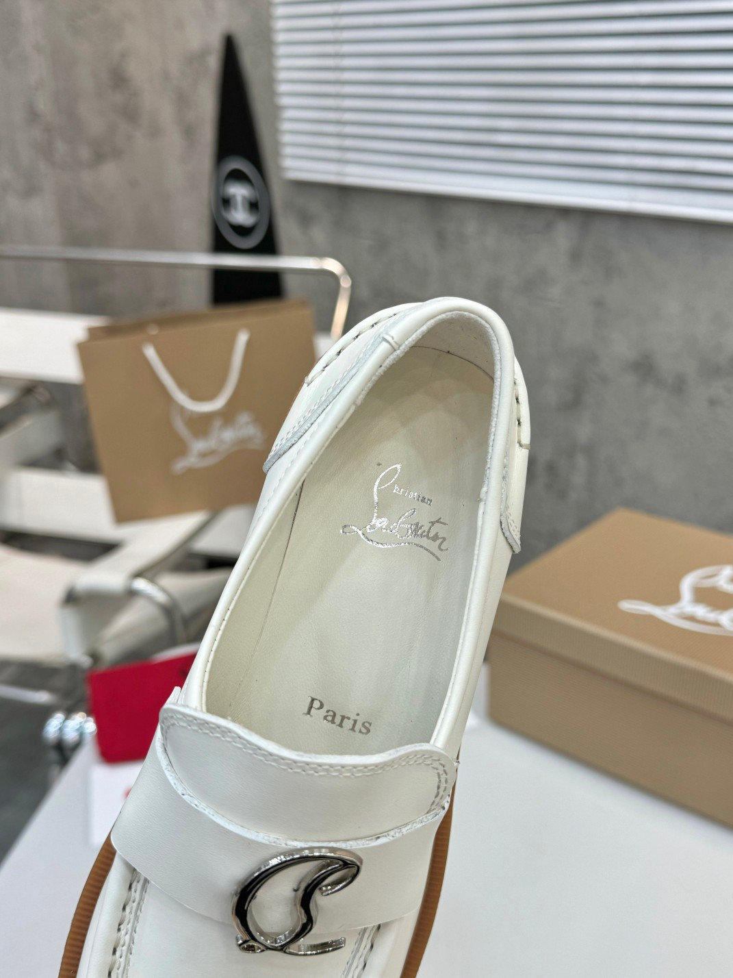 UA Christian Louboutin(CL) logo design,the latest runway version of the red-soled shoes