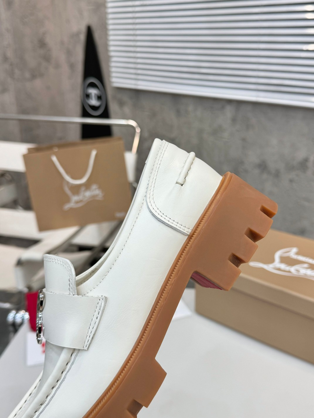 UA Christian Louboutin(CL) logo design,the latest runway version of the red-soled shoes