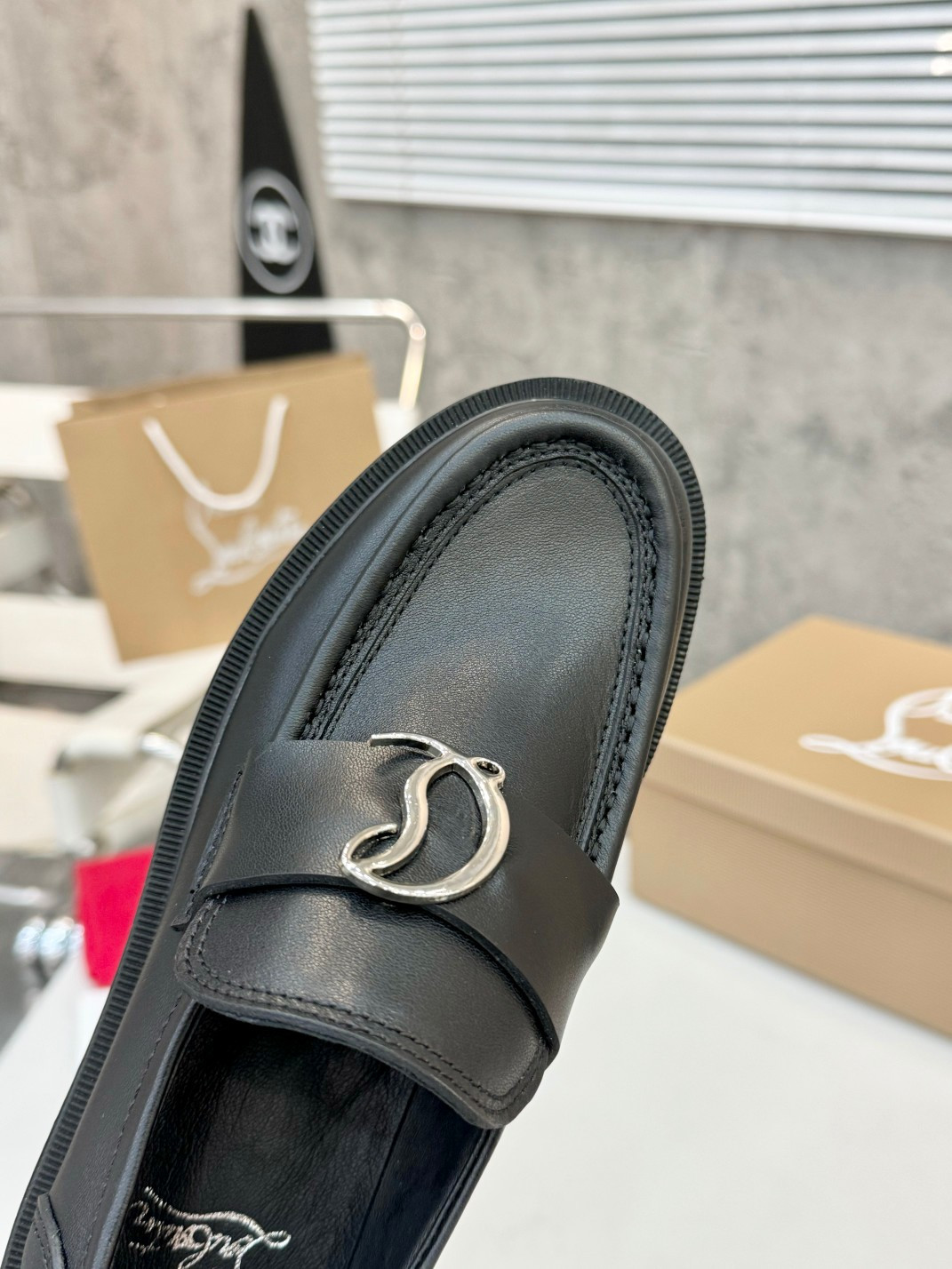 UA Christian Louboutin(CL) logo design,the latest runway version of the red-soled shoes