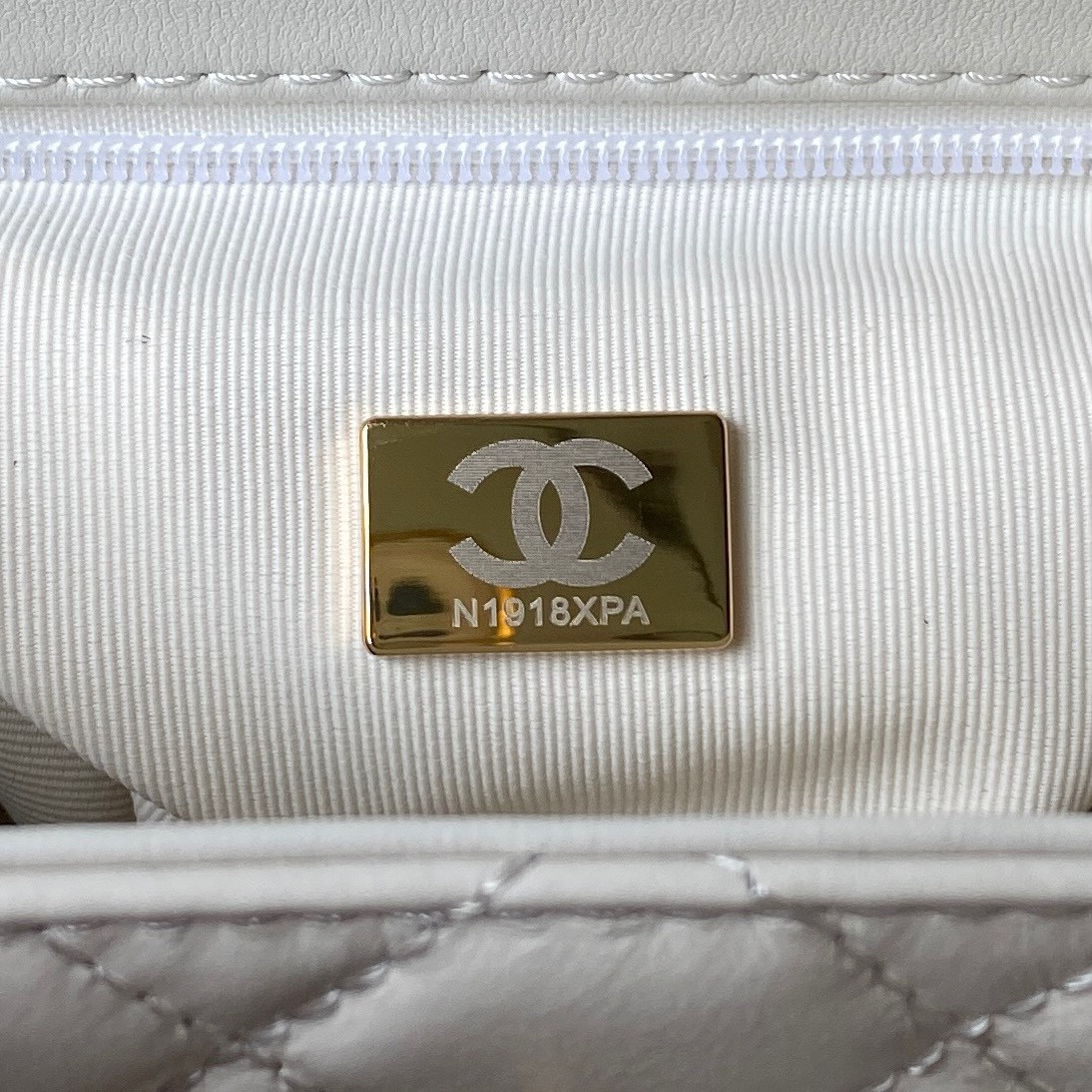 CHANEL 23 Kelly 19X13X7cm