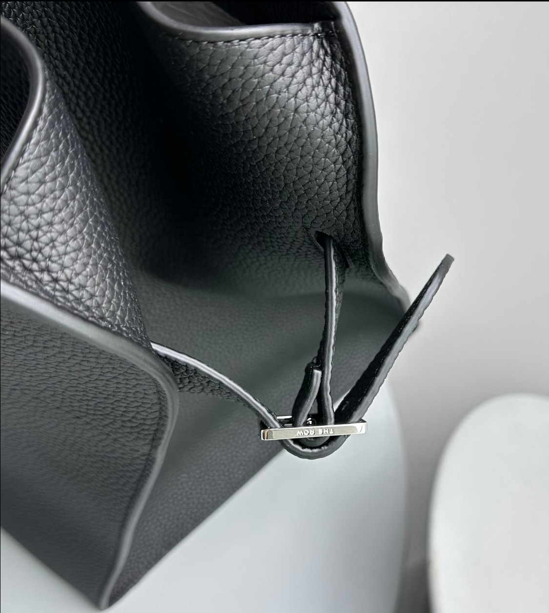 THE ROW MARGAUX 17 43x24x30cm