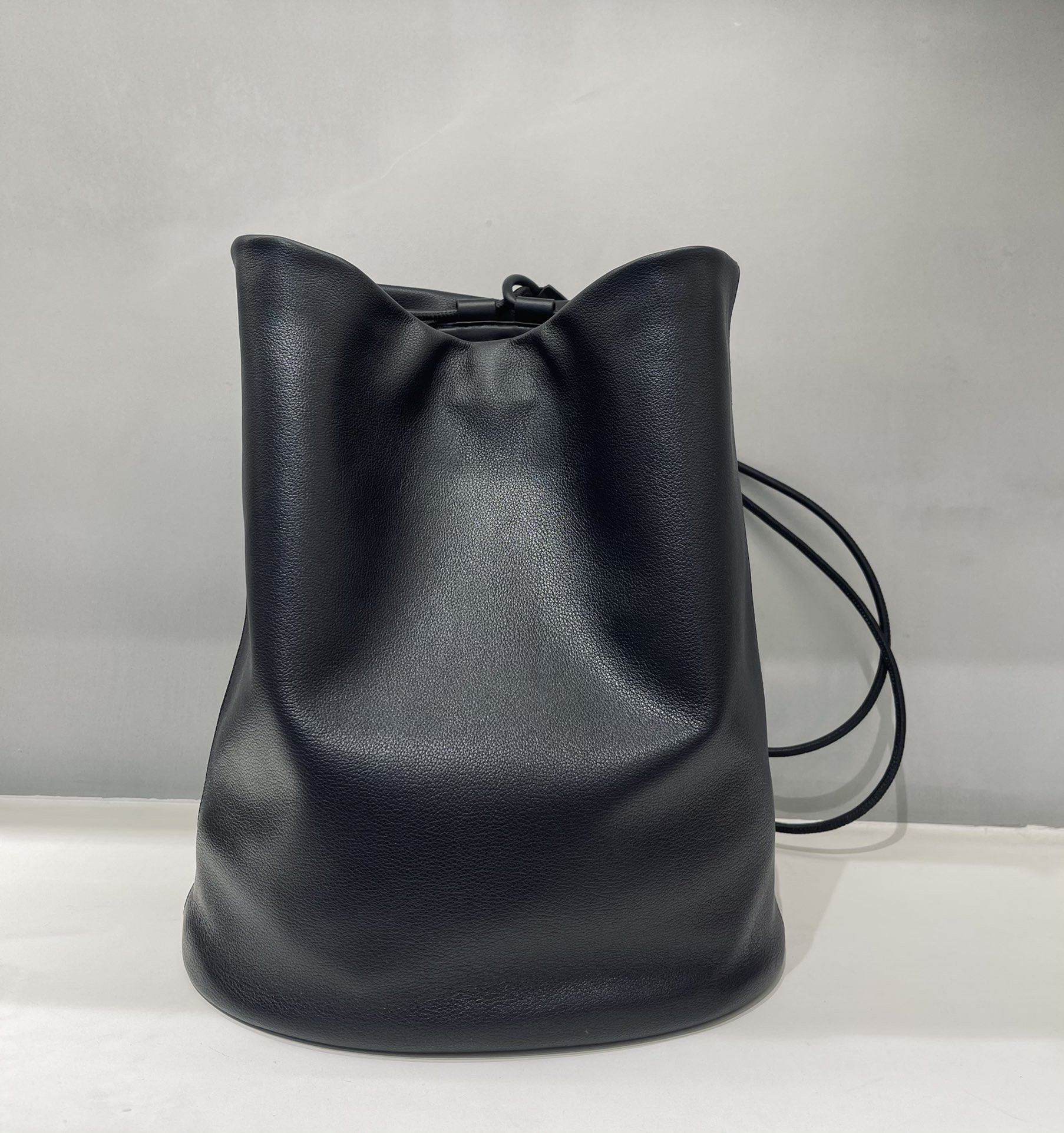 THE ROW Park Tote Bag in Leather 25x31x16cm