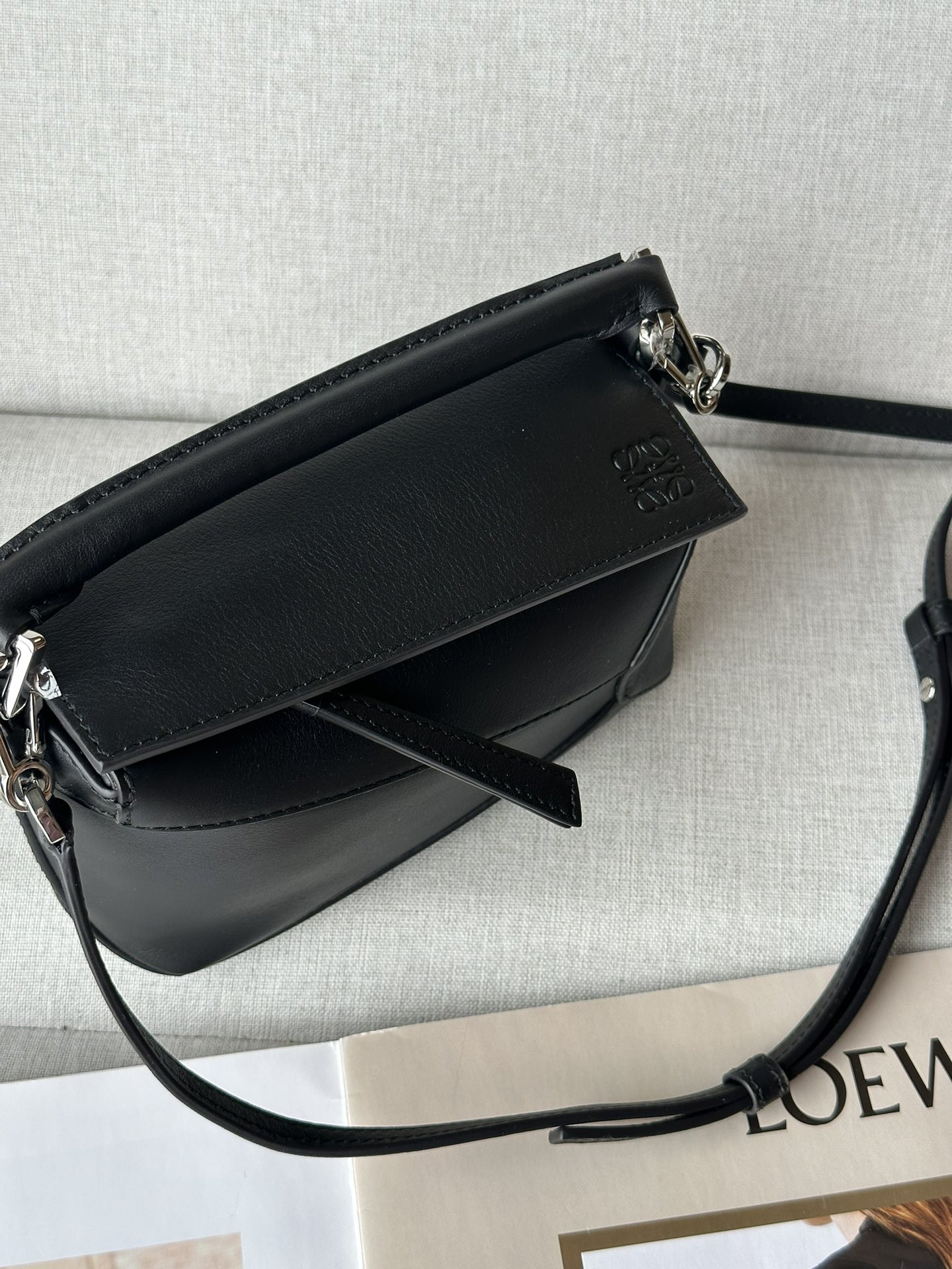 LOEWE Small Puzzle bag in classic calfskin 24x10.5x16.5cm