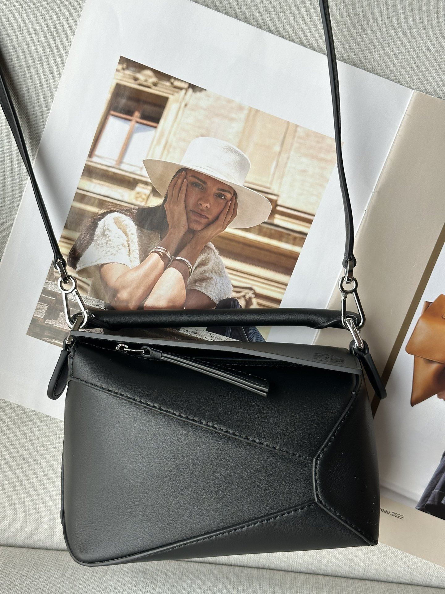 LOEWE Small Puzzle bag in classic calfskin 24x10.5x16.5cm