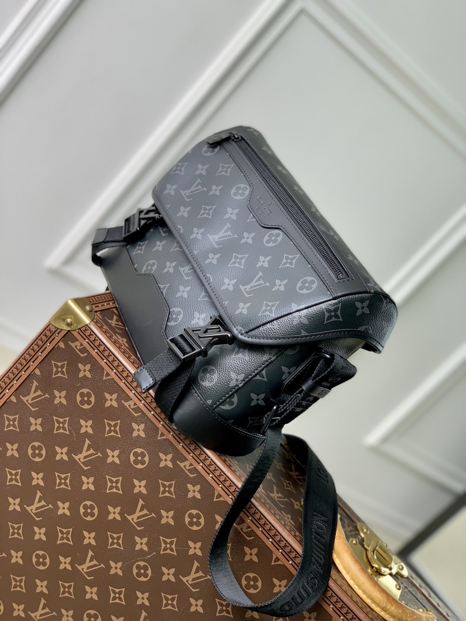 LV Messenger Voyager PM M12517 22.5 x 11 x 33 cm