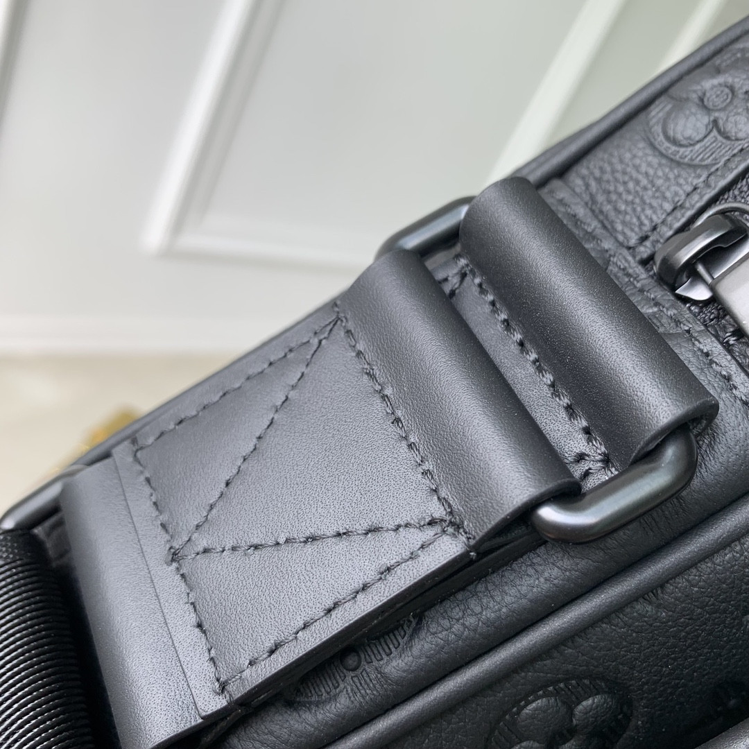 LV Getaway Messenger M12516 17 x 7.8 x 18 cm