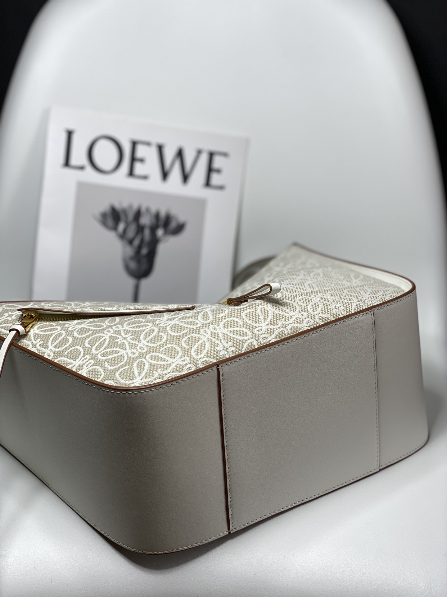 Loewe Small Hammock bag in soft grained calfskin 30x13.5x25cm