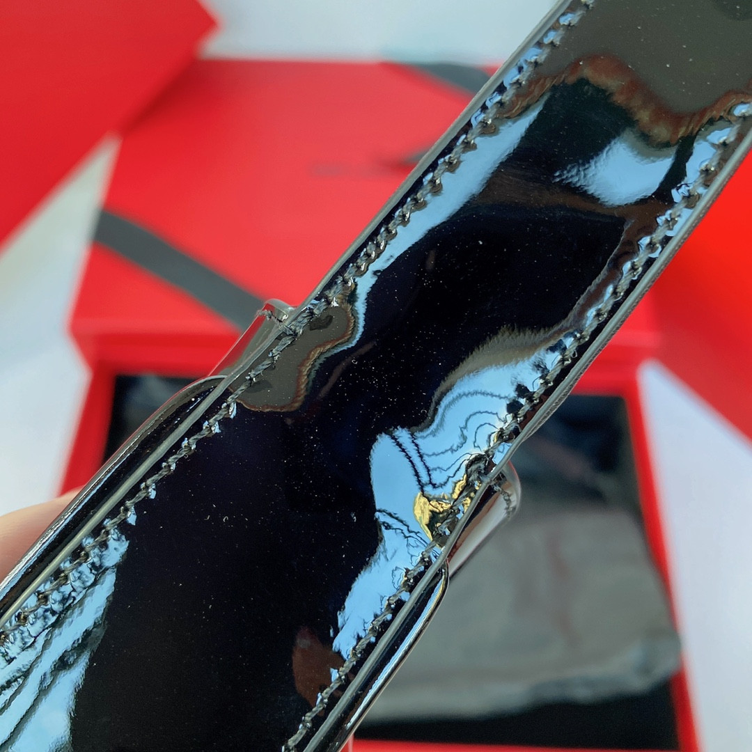 YSL LE 5 À 7 Mini (Patent Leather) 19 x 11.5 x 4.5 CM