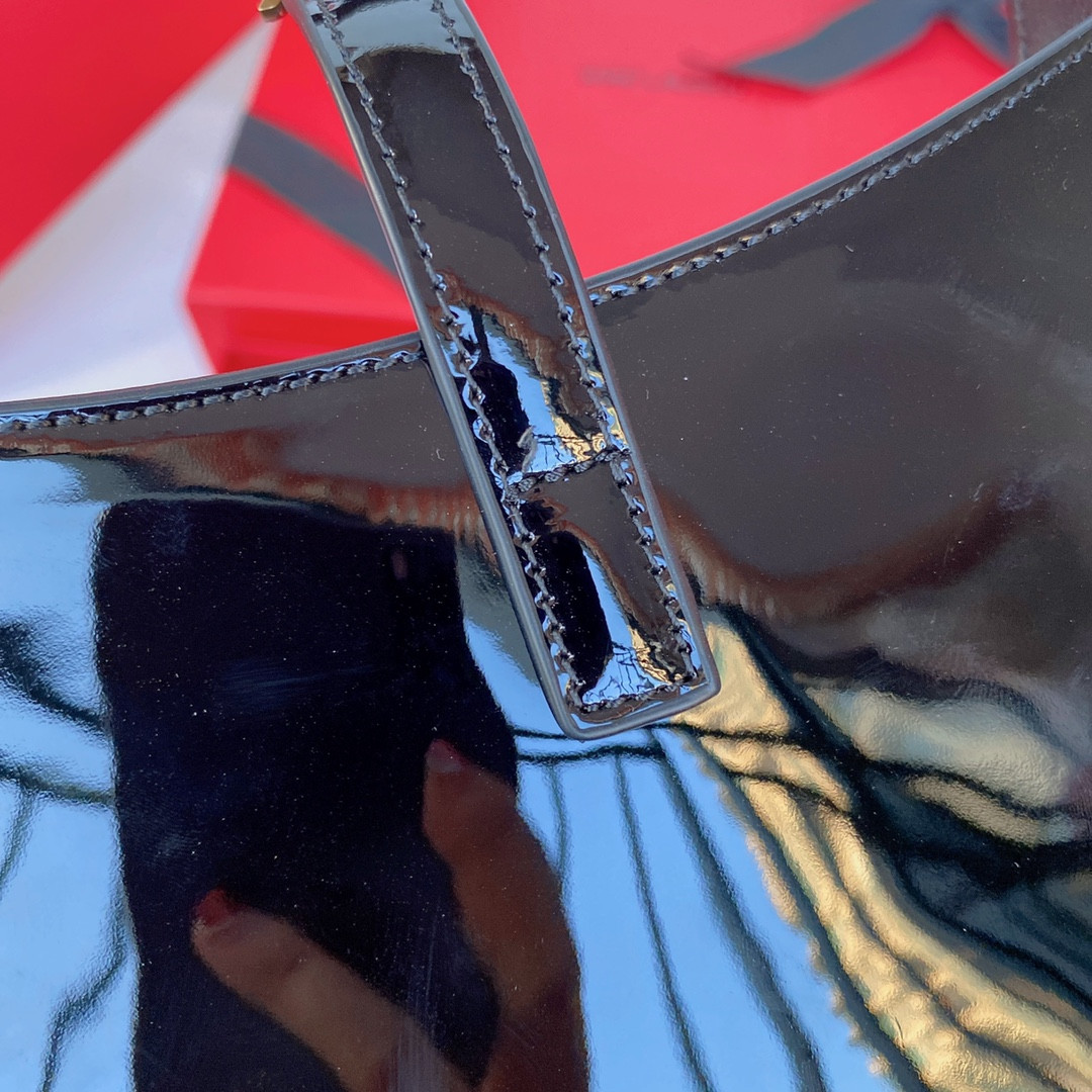 YSL LE 5 À 7 Mini (Patent Leather) 19 x 11.5 x 4.5 CM