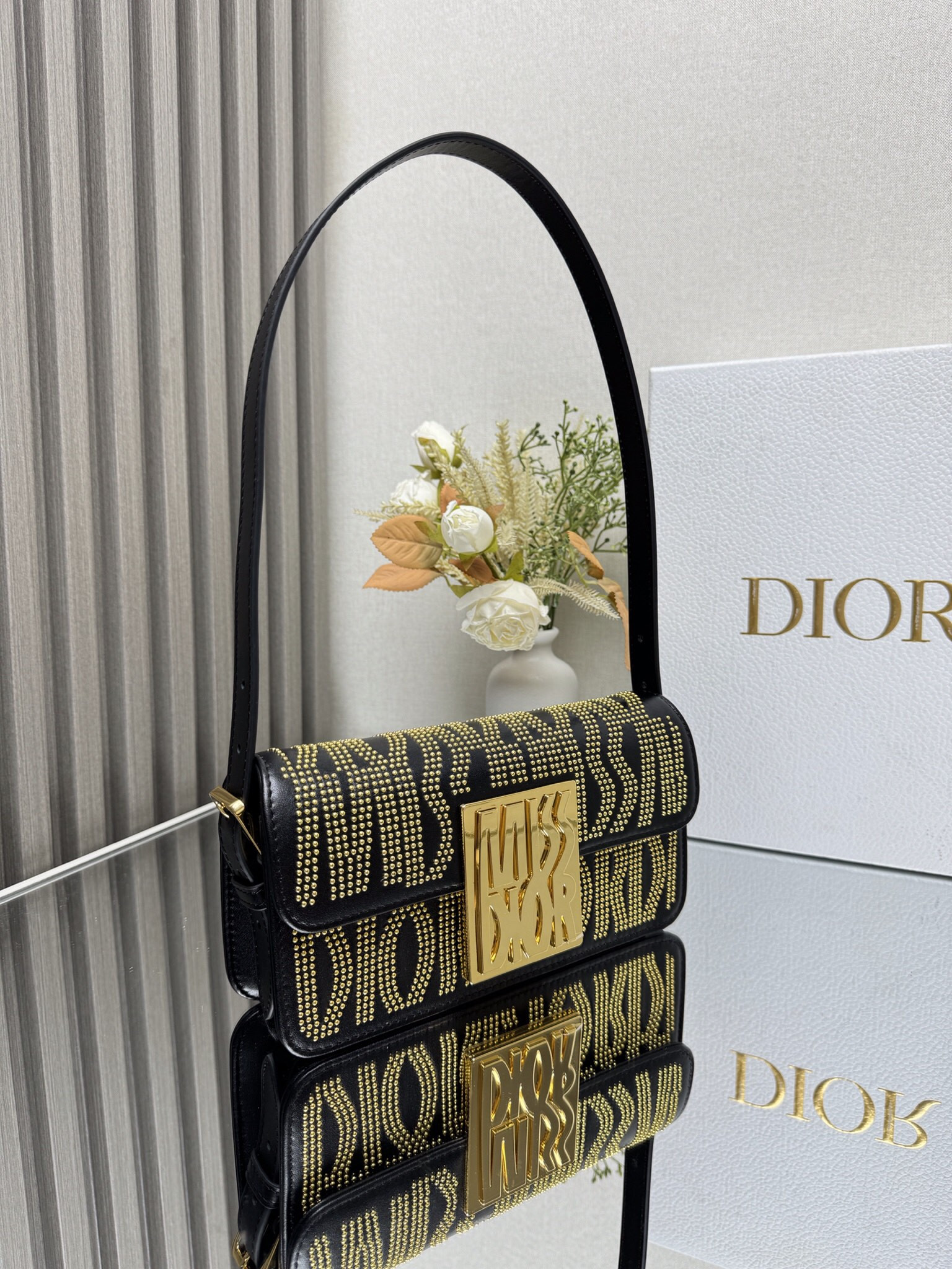 Dior Miss Dior flap bag 22 x 11 x 6 cm