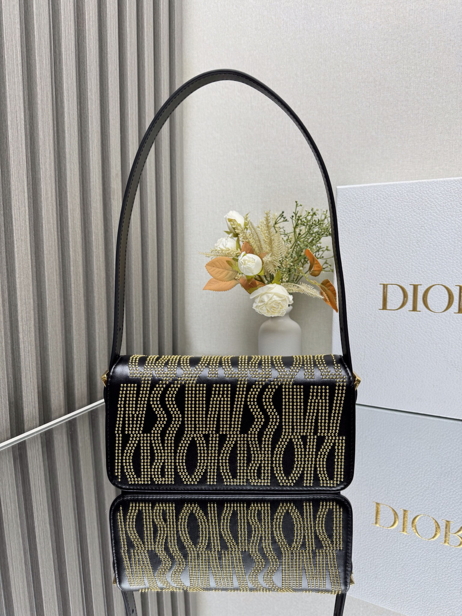 Dior Miss Dior flap bag 22 x 11 x 6 cm