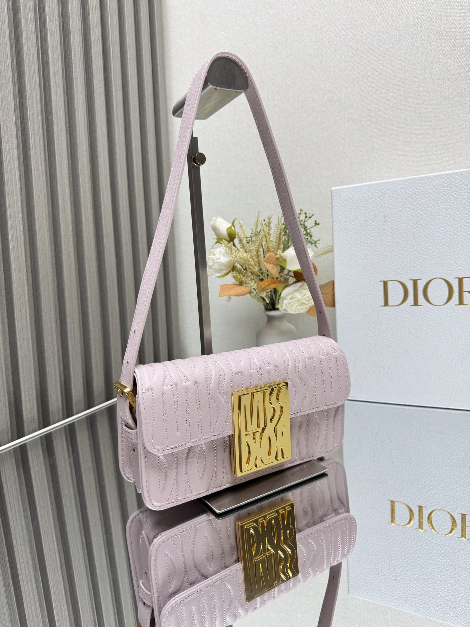 Dior Miss Dior flap bag 22 x 11 x 6 cm