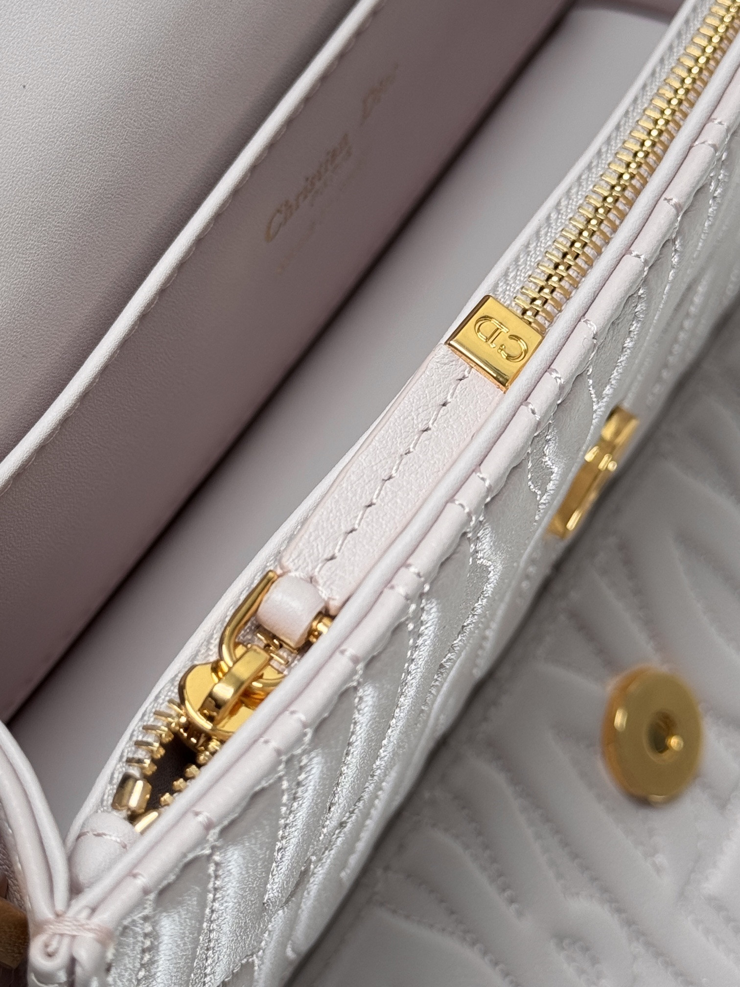 Dior Miss Dior flap bag 22 x 11 x 6 cm