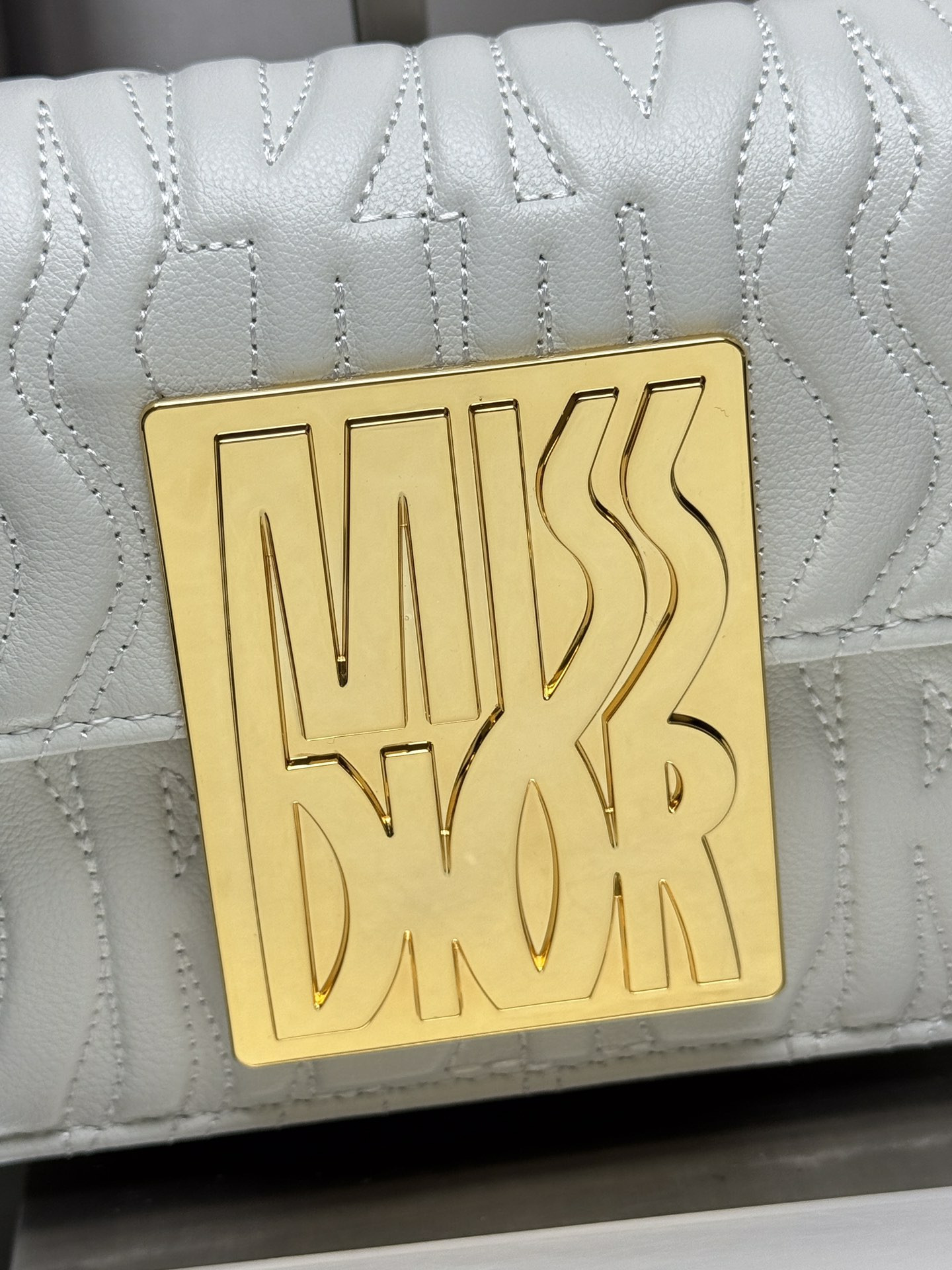Dior Miss Dior flap bag 22 x 11 x 6 cm