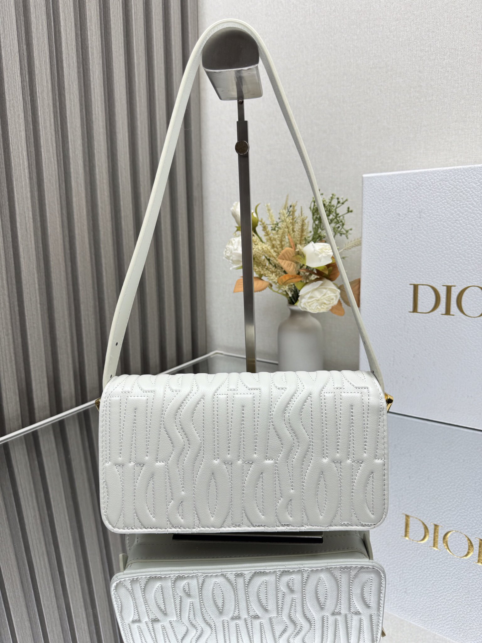 Dior Miss Dior flap bag 22 x 11 x 6 cm