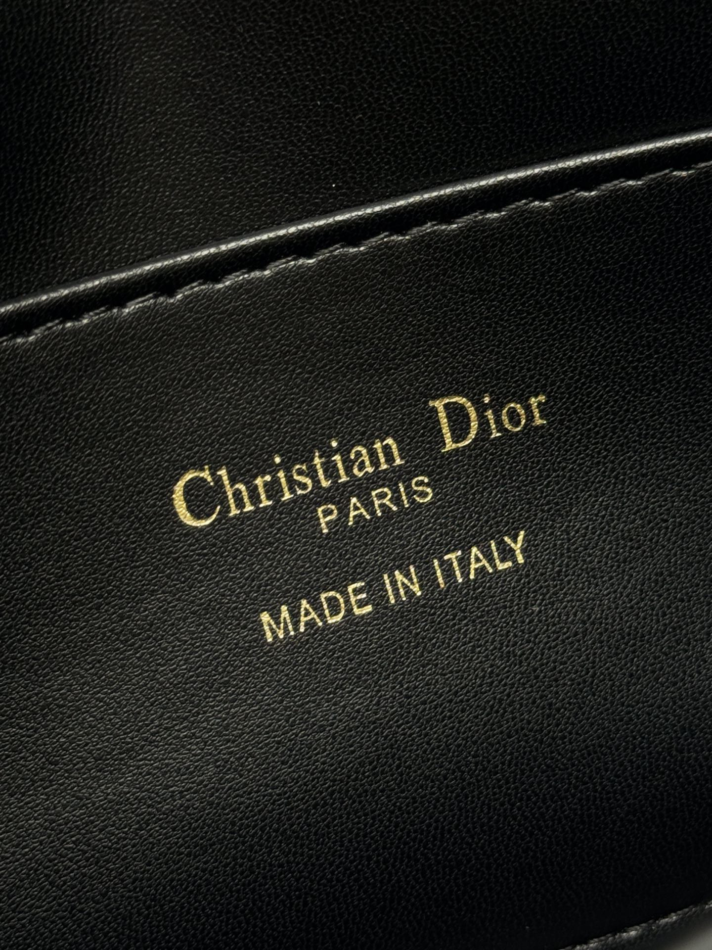 Dior Miss Dior flap bag 22 x 11 x 6 cm(Patent Calfskin)