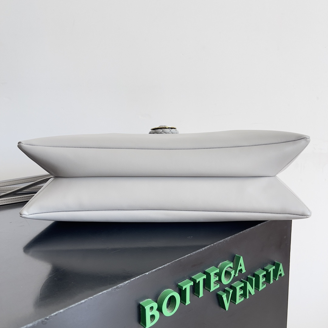 Bottega Veneta Liberta 23 x 35 x 6cm