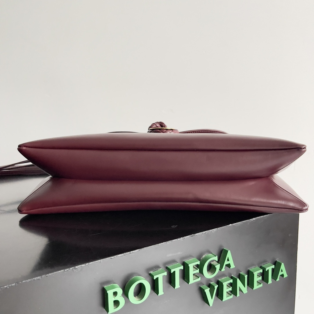 Bottega Veneta Liberta 23 x 35 x 6cm