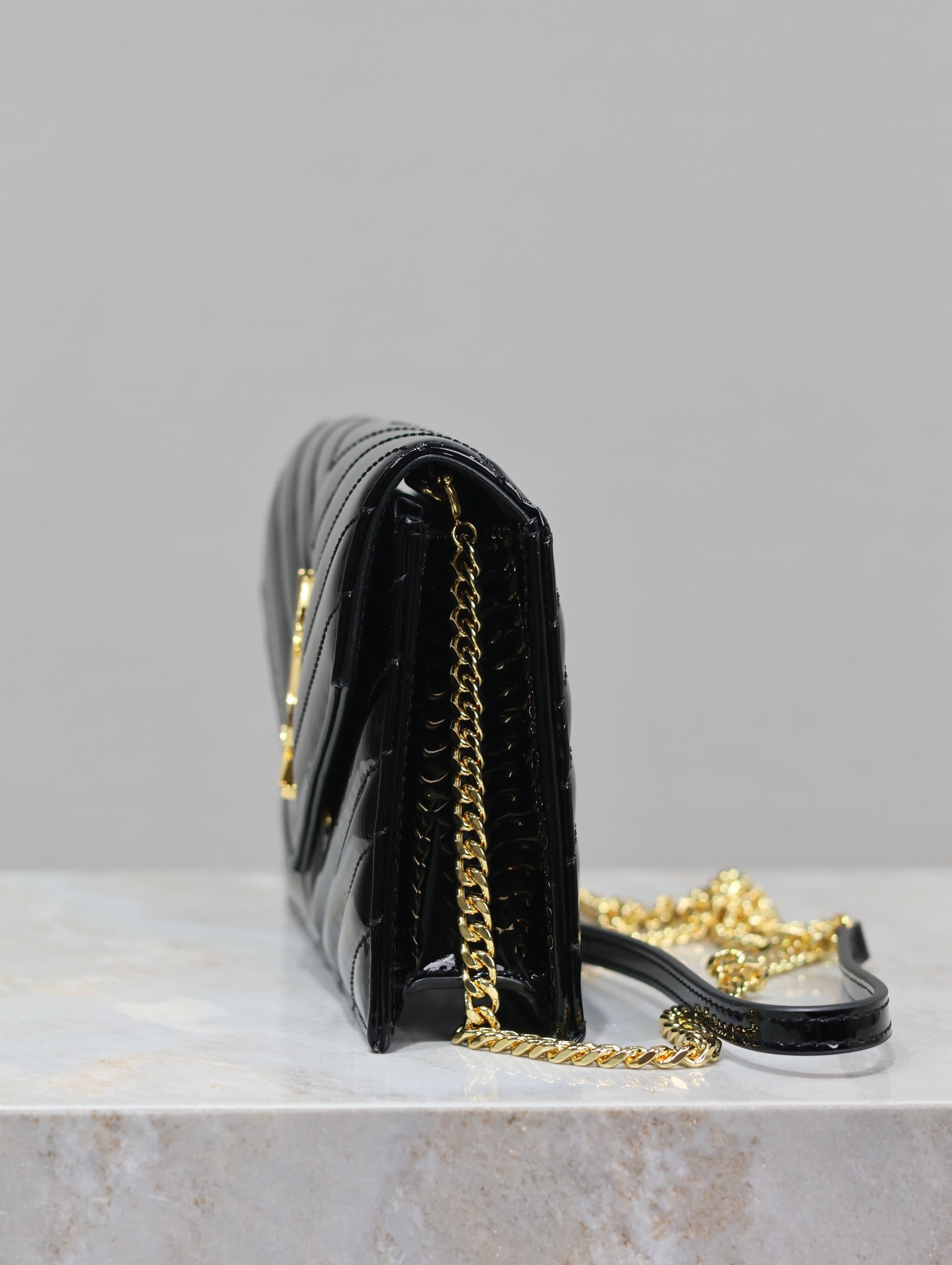 YSL Cassandra WOC envelope chain wallet in patent leather 19 x 12.5 x 3.5cm