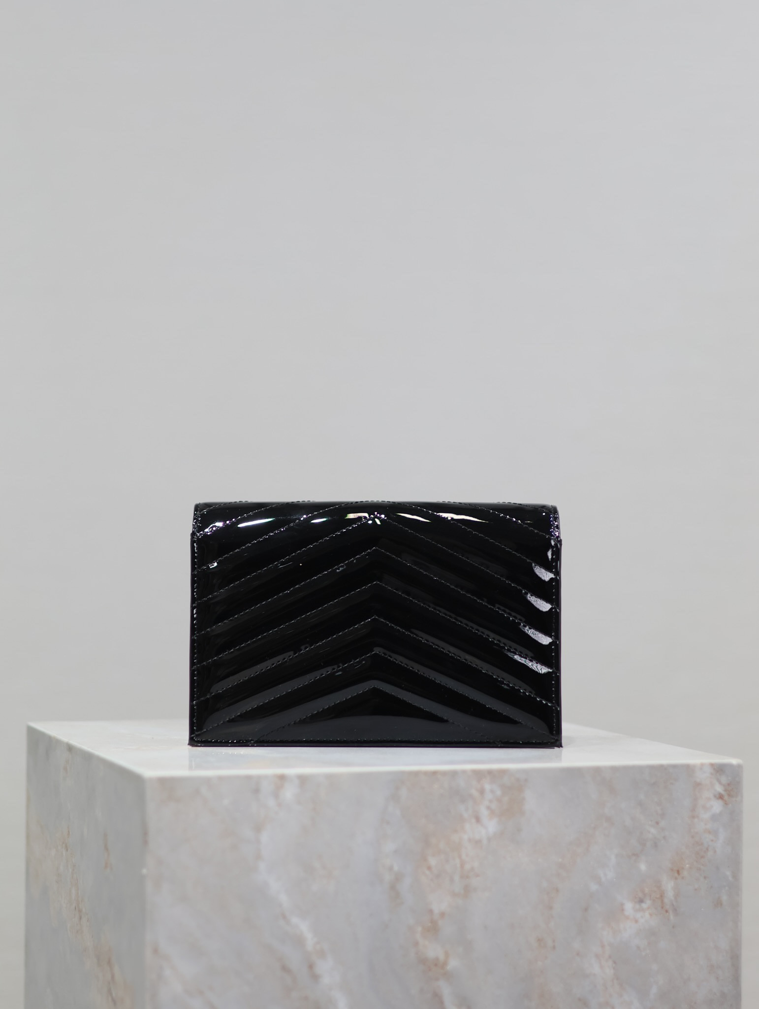 YSL Cassandra WOC envelope chain wallet in patent leather 19 x 12.5 x 3.5cm