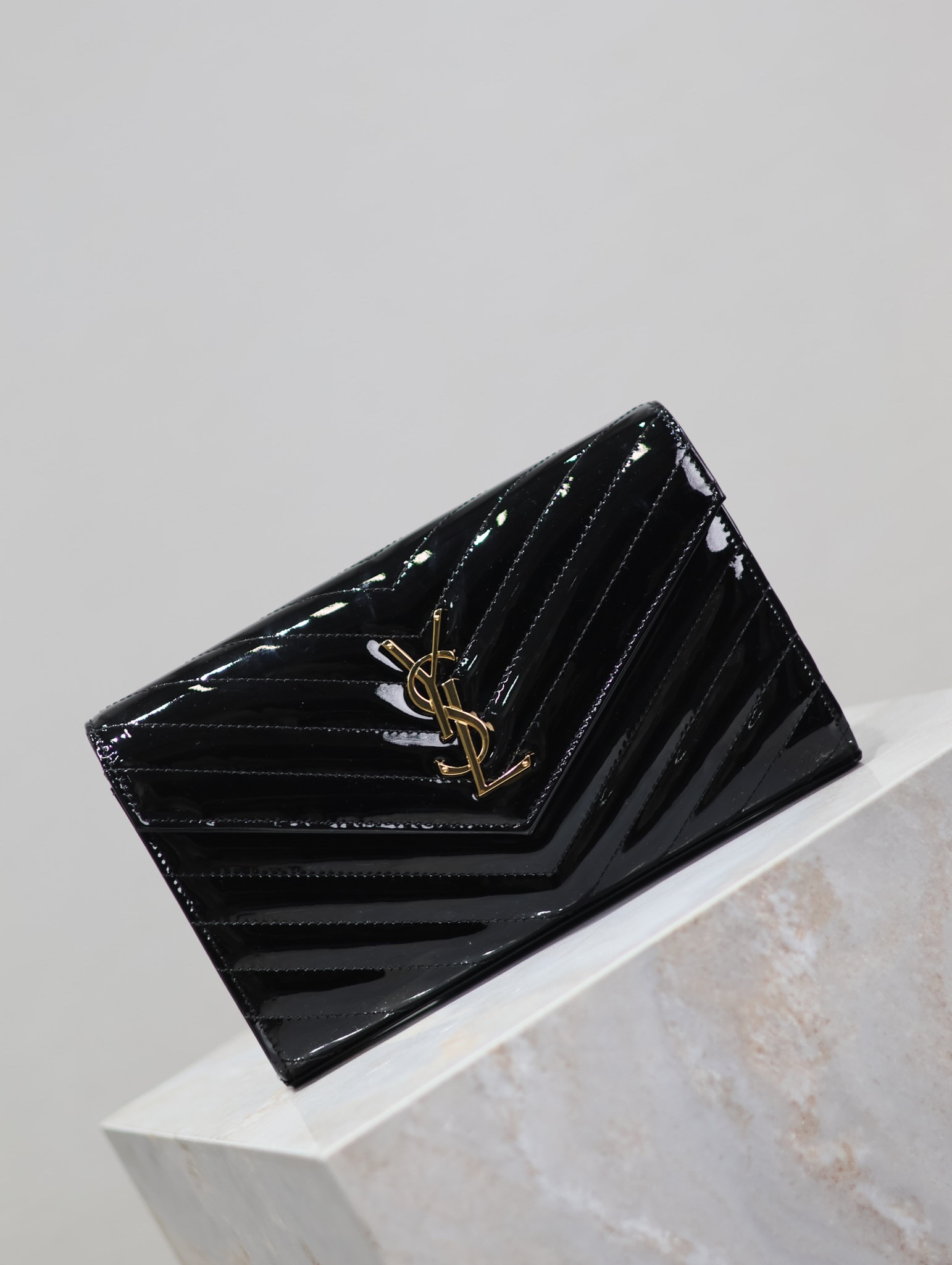YSL Cassandra Monogram Classic Chain Wallet in patent leather 22.5 x 14 x 4cm