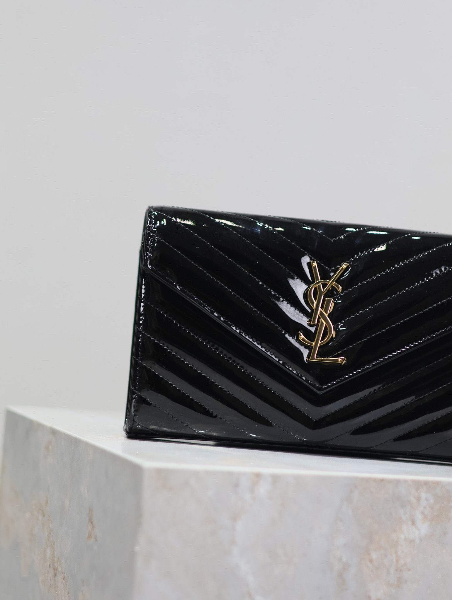 YSL Cassandra Monogram Classic Chain Wallet in patent leather 22.5 x 14 x 4cm