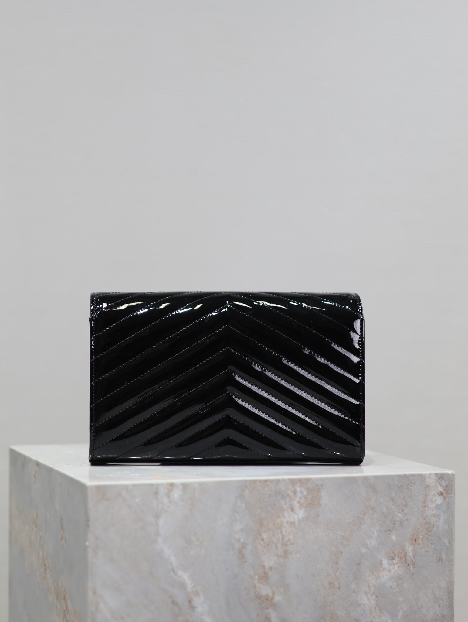 YSL Cassandra Monogram Classic Chain Wallet in patent leather 22.5 x 14 x 4cm