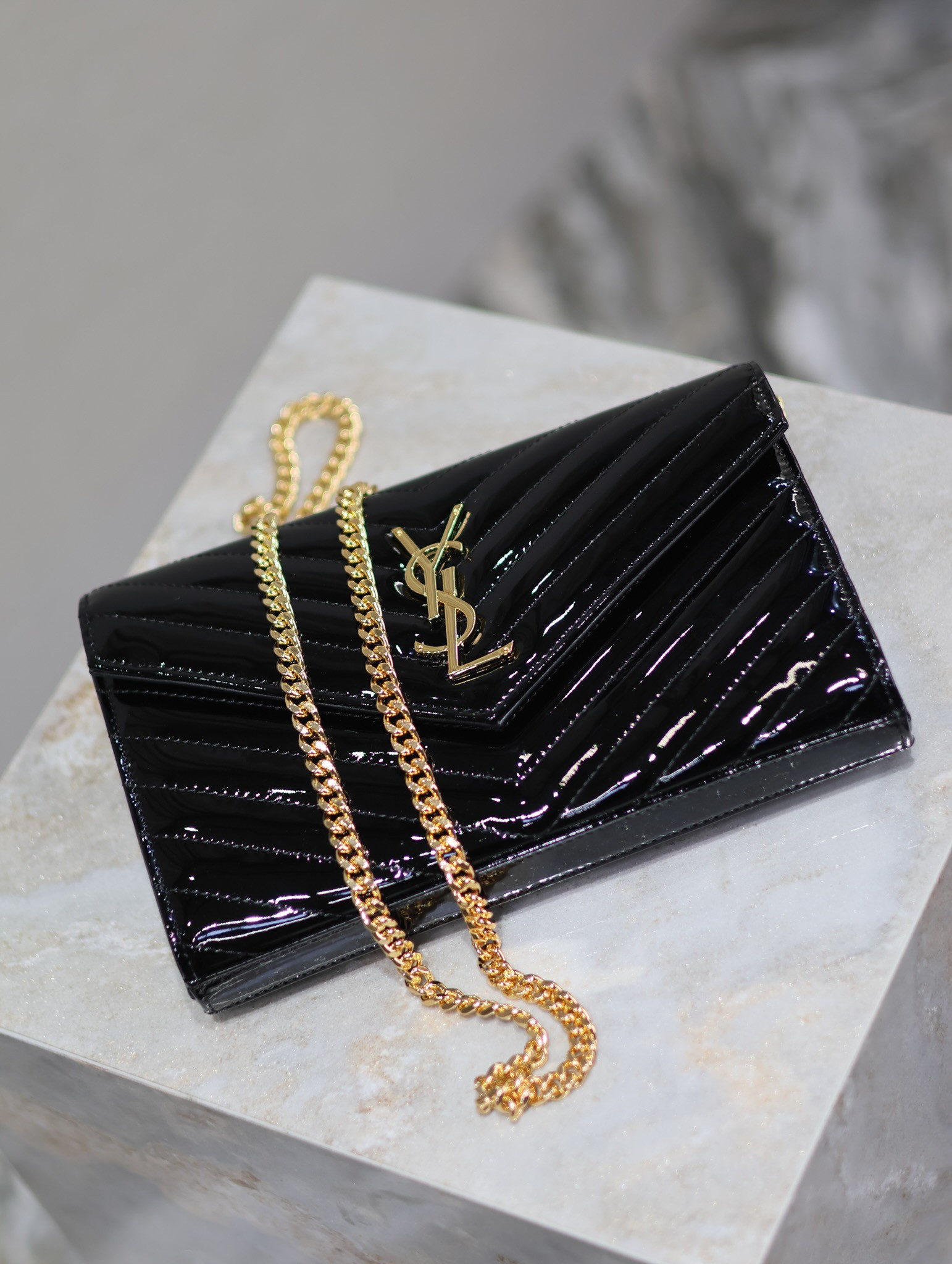 YSL Cassandra Monogram Classic Chain Wallet in patent leather 22.5 x 14 x 4cm