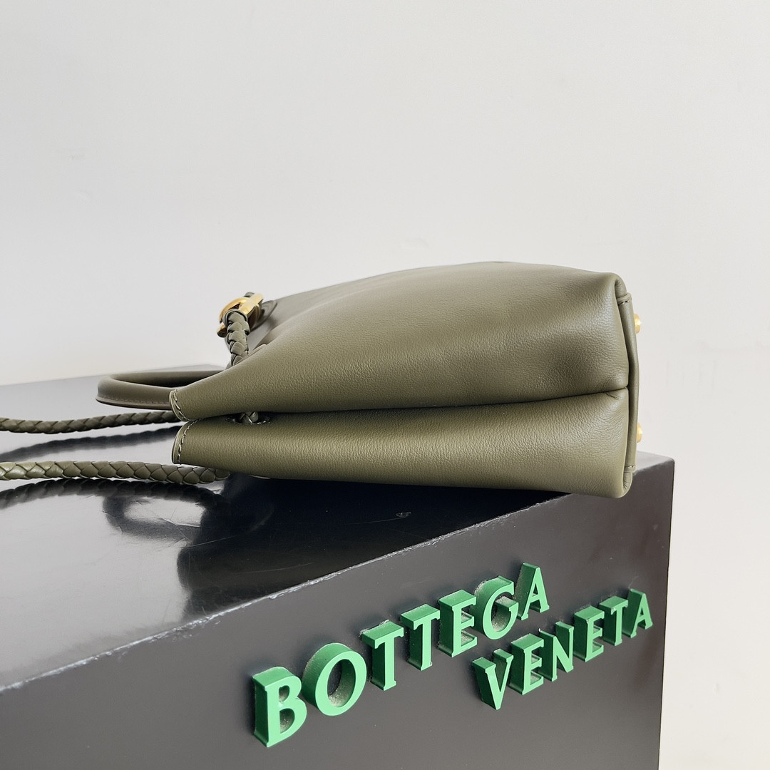 Bottega Veneta Small Andiamo 25x22x10.5cm