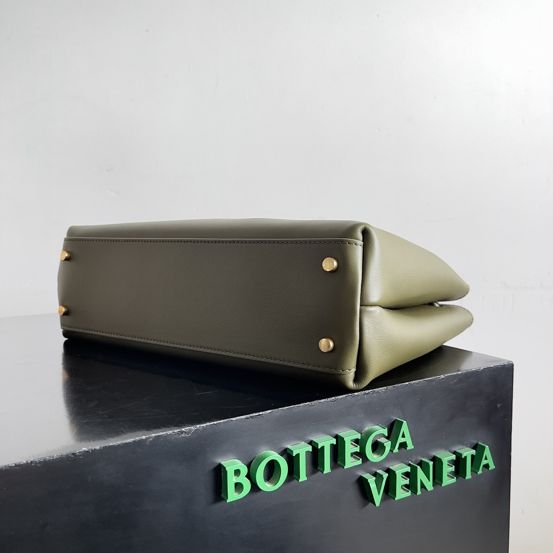 Bottega Veneta Medium Andiamo 32x25x11CM