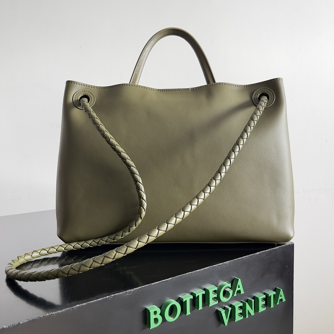 Bottega Veneta Medium Andiamo 32x25x11CM