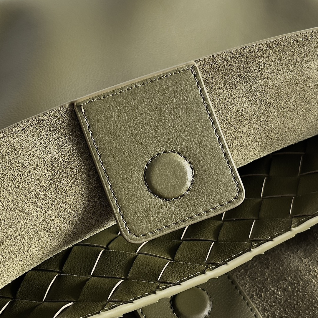 Bottega Veneta Medium Andiamo 32x25x11CM