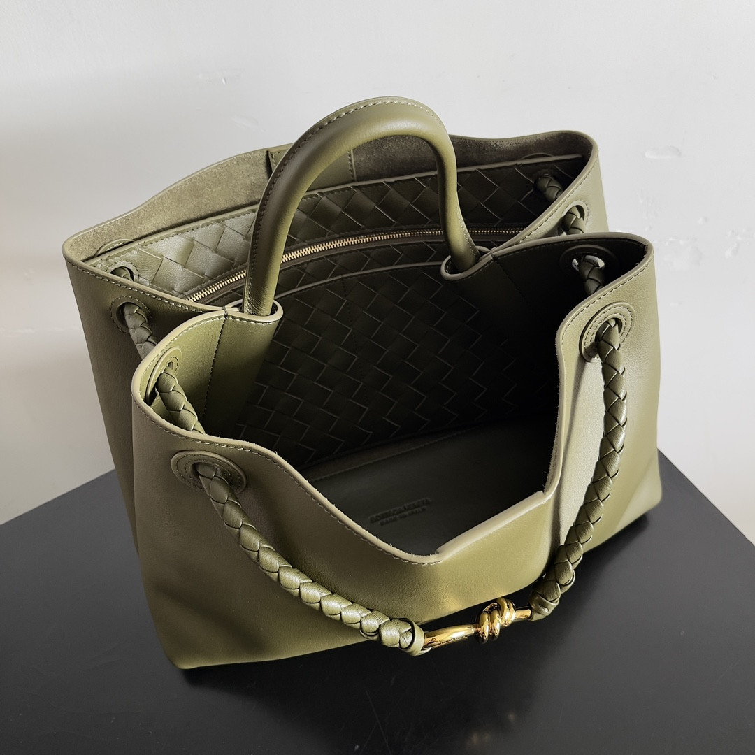 Bottega Veneta Medium Andiamo 32x25x11CM