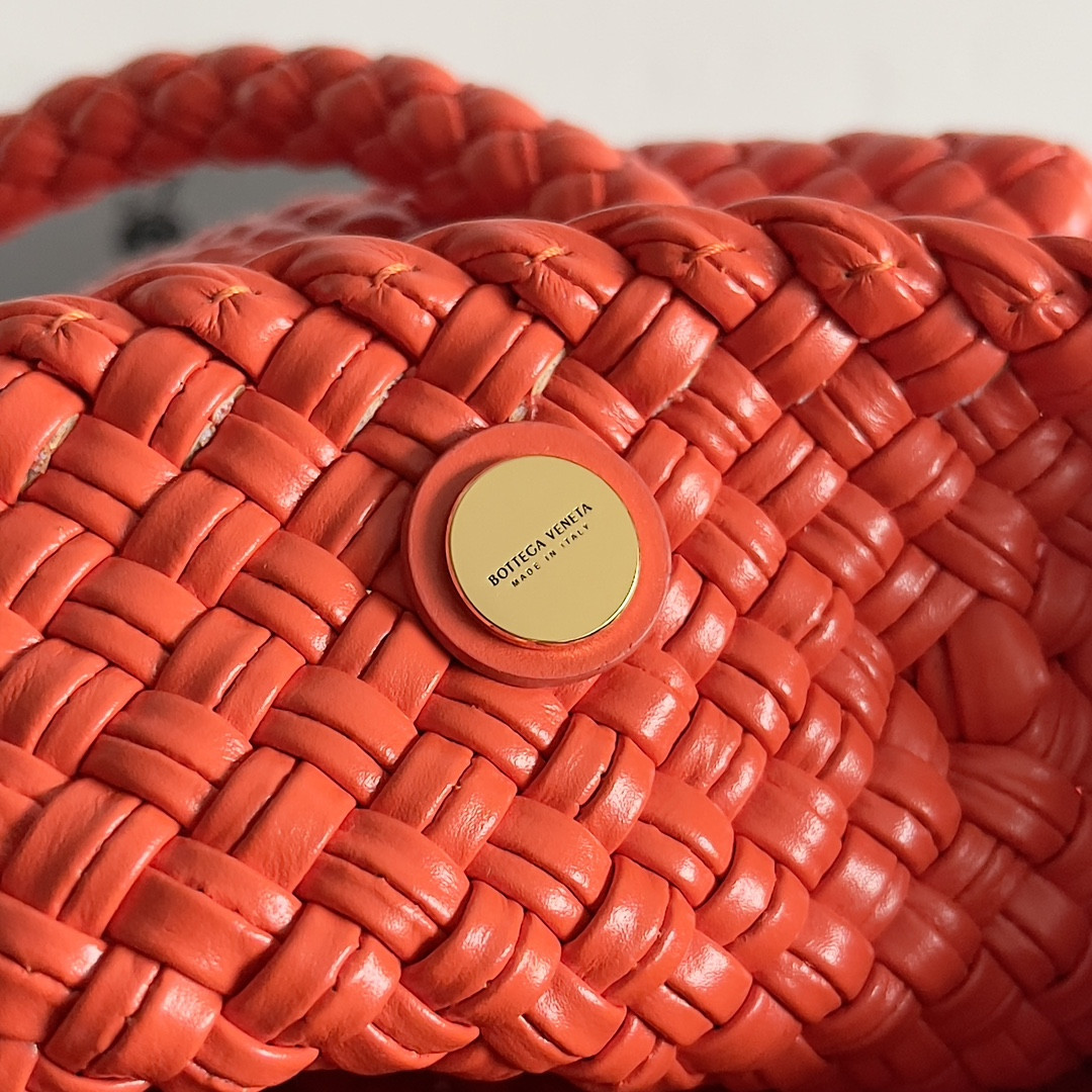 Bottega Veneta Small Tosca 16.5x20x7cm