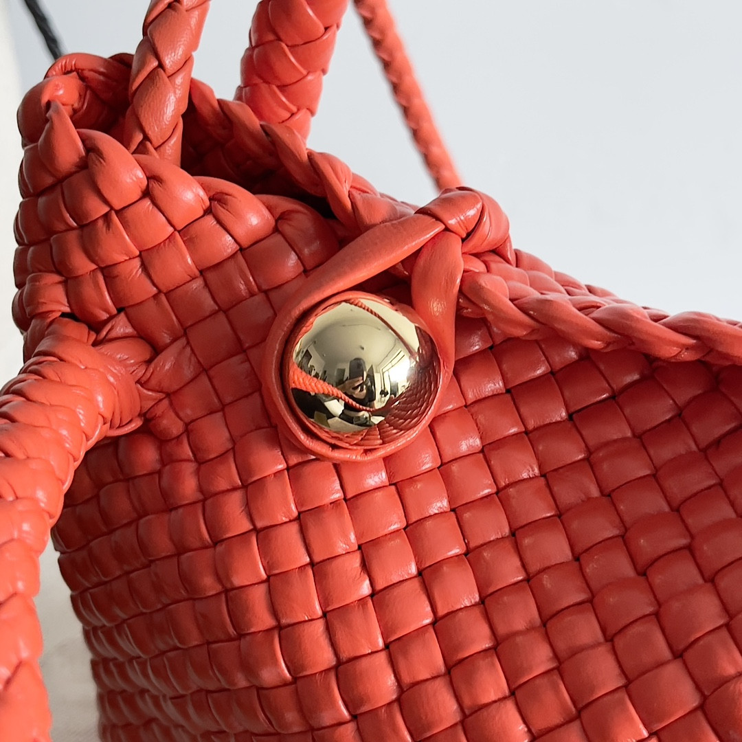 Bottega Veneta Small Tosca 16.5x20x7cm