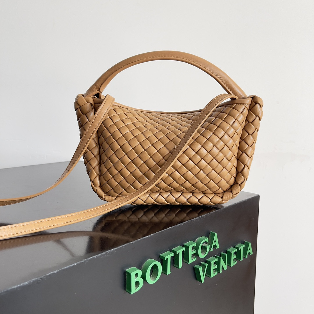 Bottega Veneta Small Cobble Top Handle 11x23x8cm