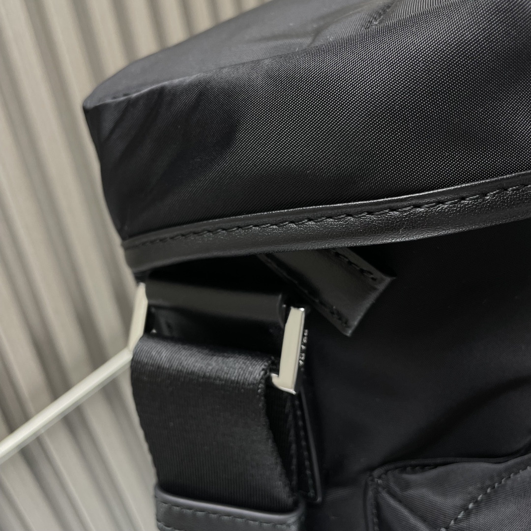 Prada Re-Nylon x Leather Shoulder Bag 23x29x15cm