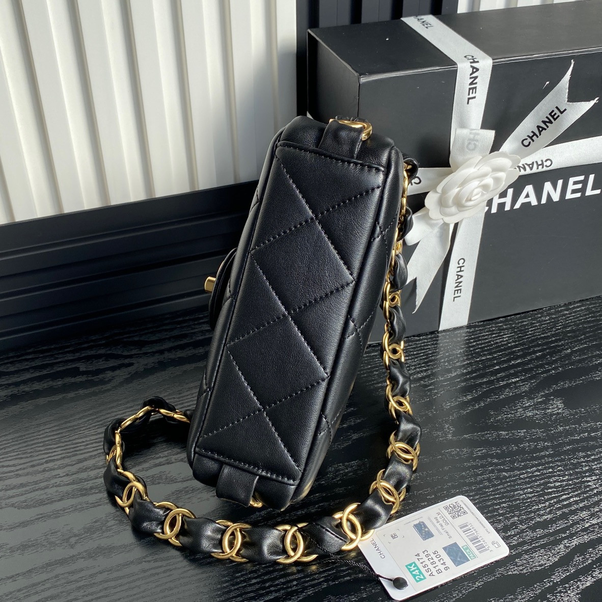 CHANEL FALL-WINTER 2024-25 SMALL FLAP BAG 13x21x7cm