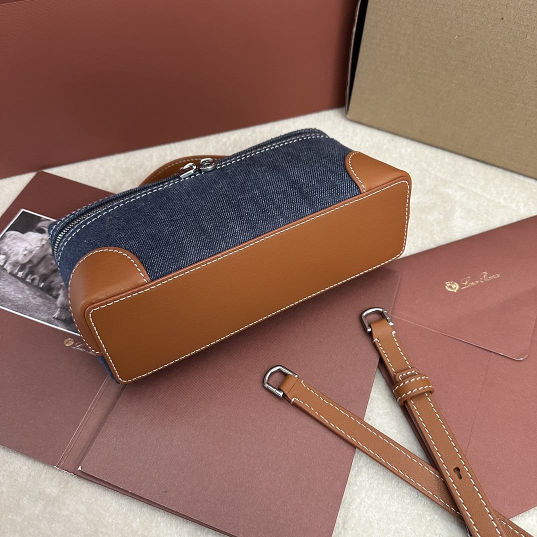 Loro Piana Extra Pocket L19 Cotton 11 x 19 x 6.5 cm