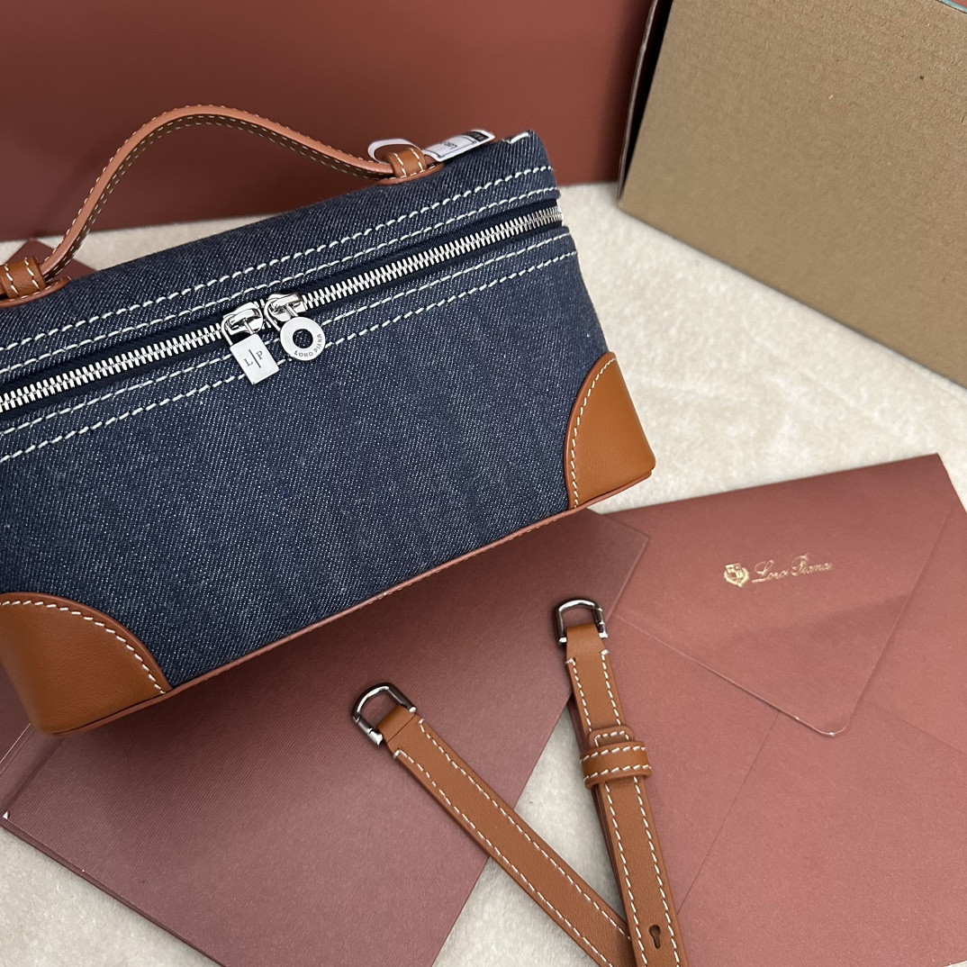 Loro Piana Extra Pocket L19 Cotton 11 x 19 x 6.5 cm