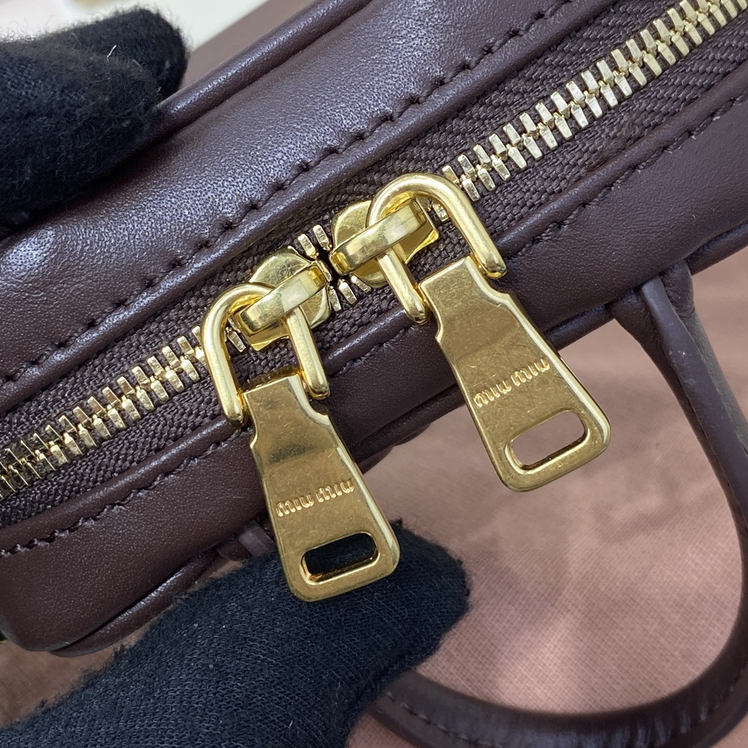 Miu Miu Leather micro bag 7x11x4cm