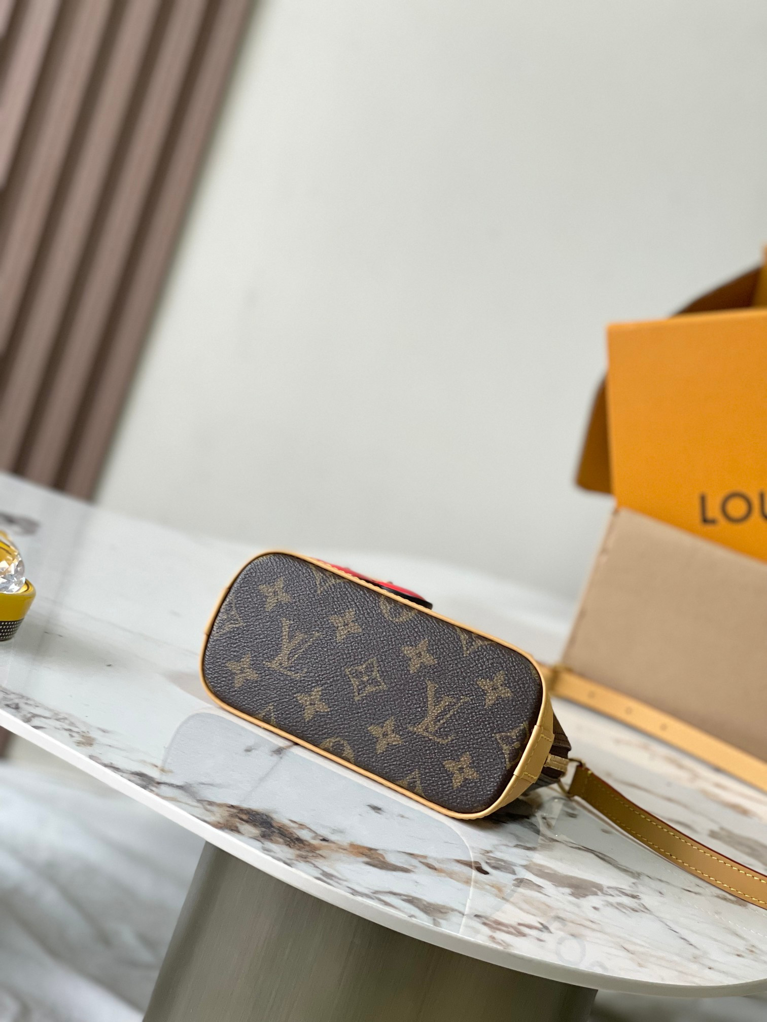 LV Nano Alma M12199 18x12x8cm