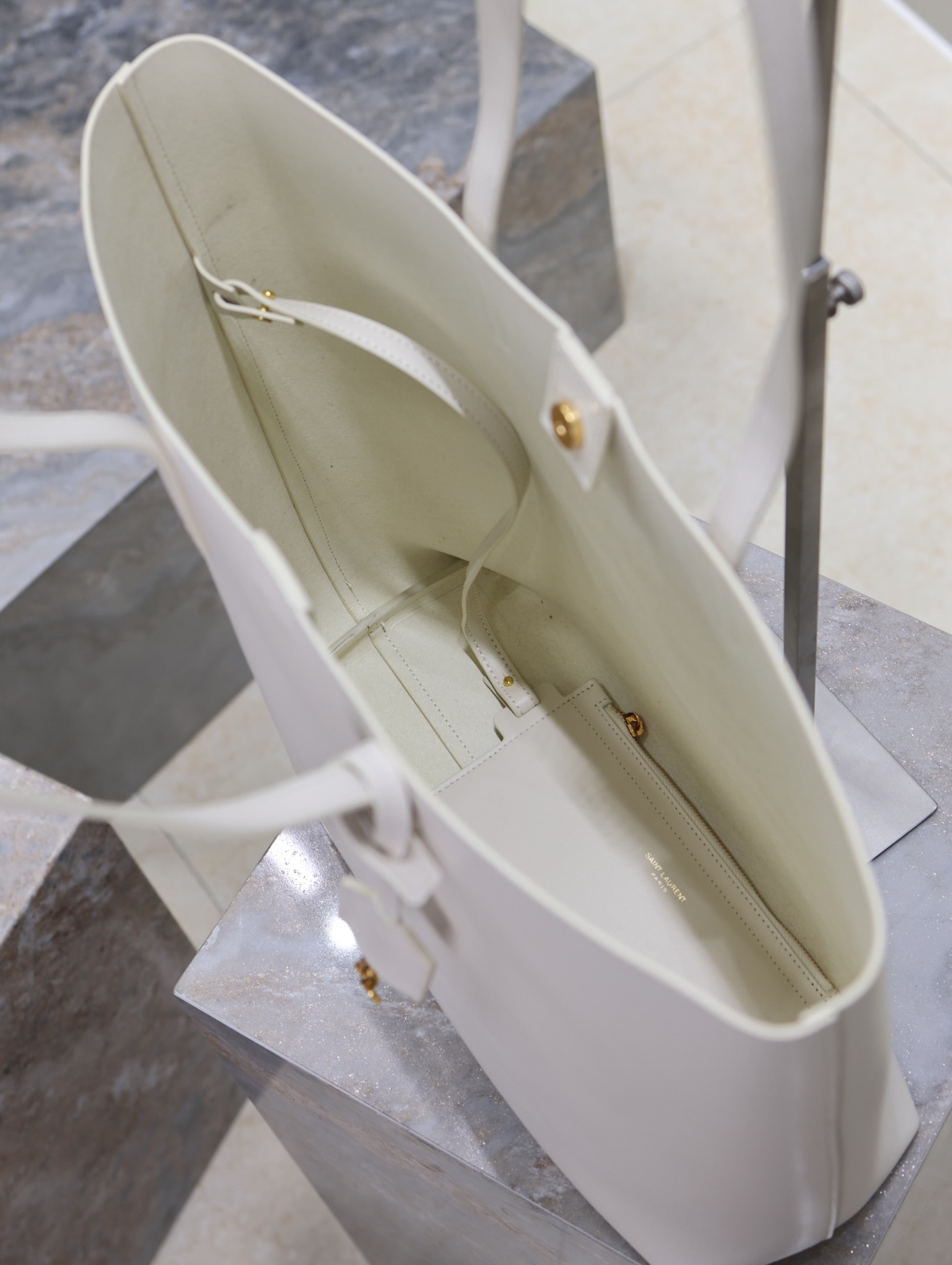 YSL SHOPPING SAINT LAURENT IN LEATHER 32.5×35×10.5cm