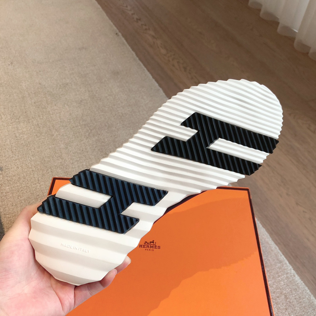 UA Hermès Bouncing Sneaker
