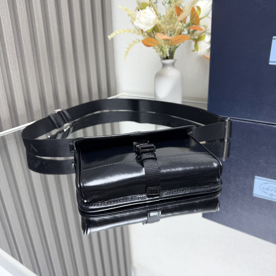 Prada Leather smartphone case 12.5x18x2.5cm